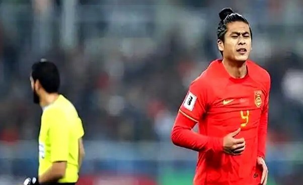 半场：邦本远射 vs 李帅扳平，1-1僵持